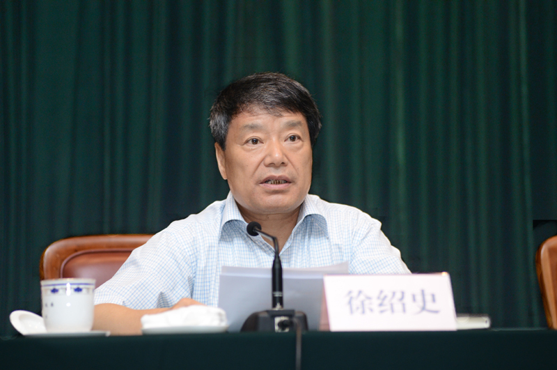 尚冰參觀“踐行節(jié)能低碳，建設(shè)美麗家園”節(jié)能科普展