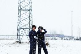 東北驟降暴雪 供電員工積極應(yīng)對(duì)