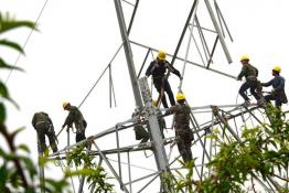 鏖戰(zhàn)五一假期 改遷線(xiàn)路走徑