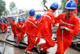 戰(zhàn)高溫、斗酷暑”服務(wù)政府重點(diǎn)民生工程建設(shè)