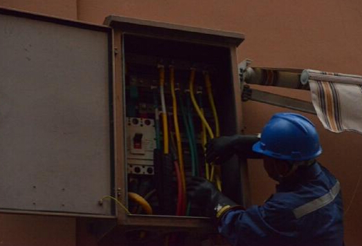 昭通供電局“抗戰(zhàn)勝利70周年紀念活動”與抗洪保電工作兩不誤 