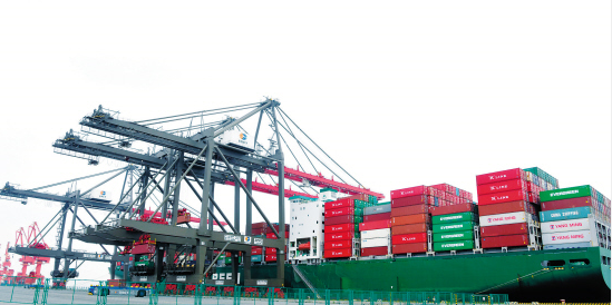 推廣電能替代 廈門建成全國首個零排放、全電動、全自動碼頭