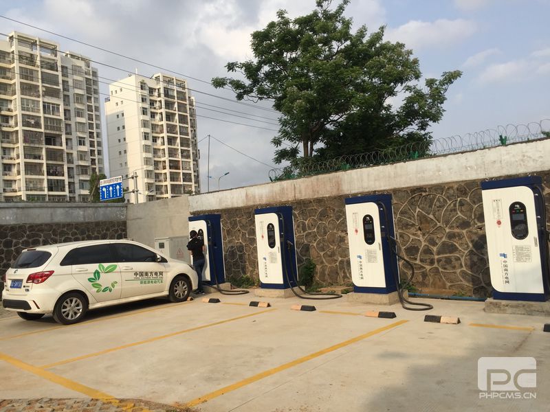 體驗(yàn)海南電動(dòng)汽車環(huán)島行