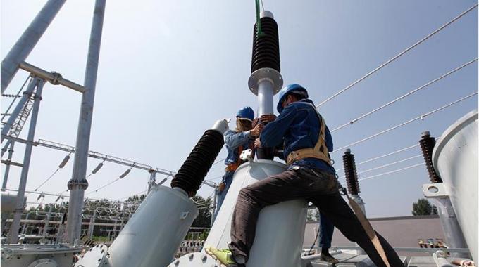 加快首座220千伏智能變電站建設(shè)