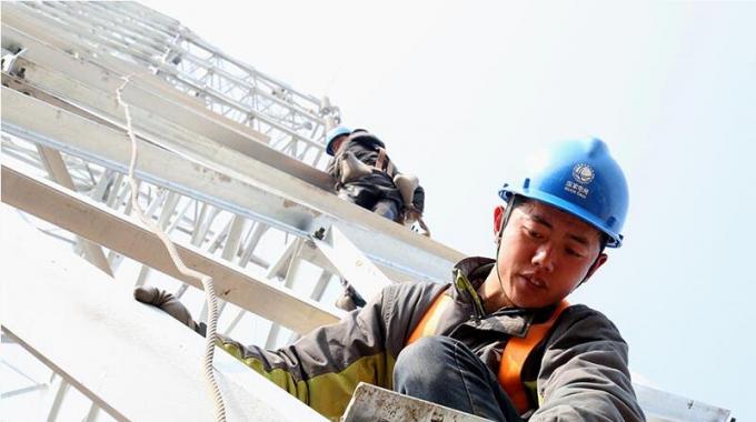 給輸電鐵塔長(zhǎng)長(zhǎng)個(gè)