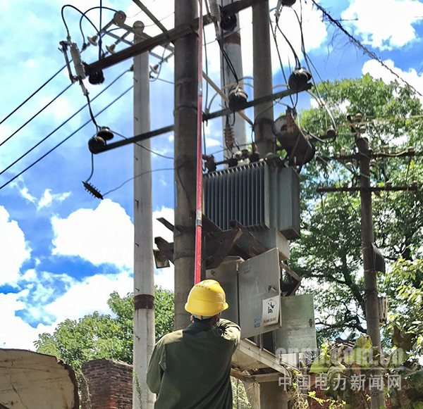 奮力搶修在祁陽