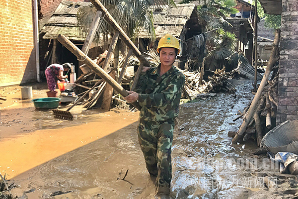 奮力搶修在祁陽