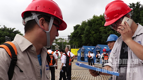 圖為地震應(yīng)急演練