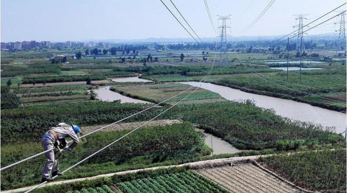 高空作業(yè)線路體檢 確?？煽抗╇? /></a>
				<span>高空作業(yè)線路體檢 確?？煽抗╇?/span>
			</li>
			<li>
				<a href=