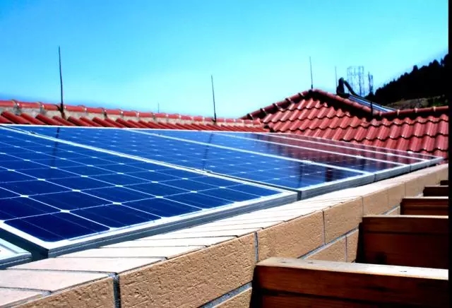 政府支持、專(zhuān)家肯定、品牌給力！2018分布式光伏市場(chǎng)繼續(xù)火爆！