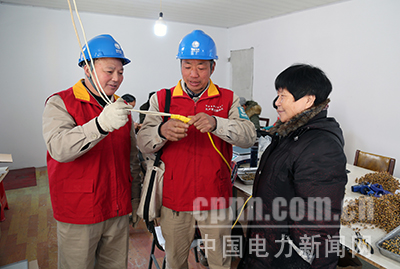 東臺(tái)供電:“春檢”助扶貧企業(yè)