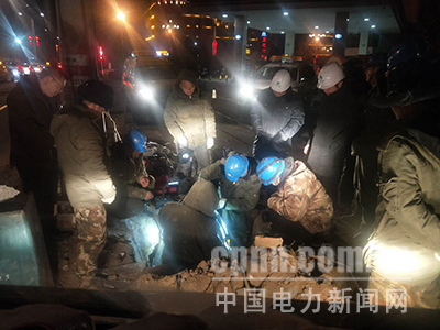 巴彥淖爾電業(yè)局:深夜緊急搶修