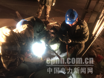 巴彥淖爾電業(yè)局:深夜緊急搶修