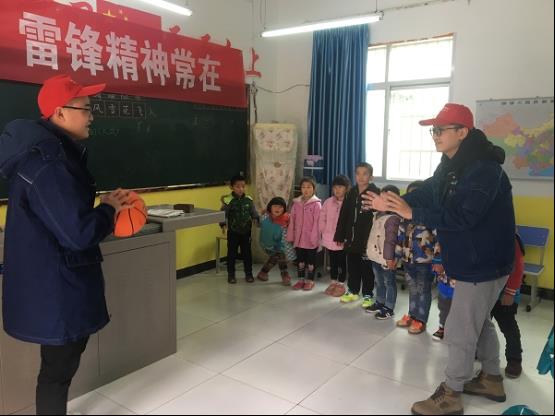 旬陽供電點亮小桔燈傳承雷鋒愛