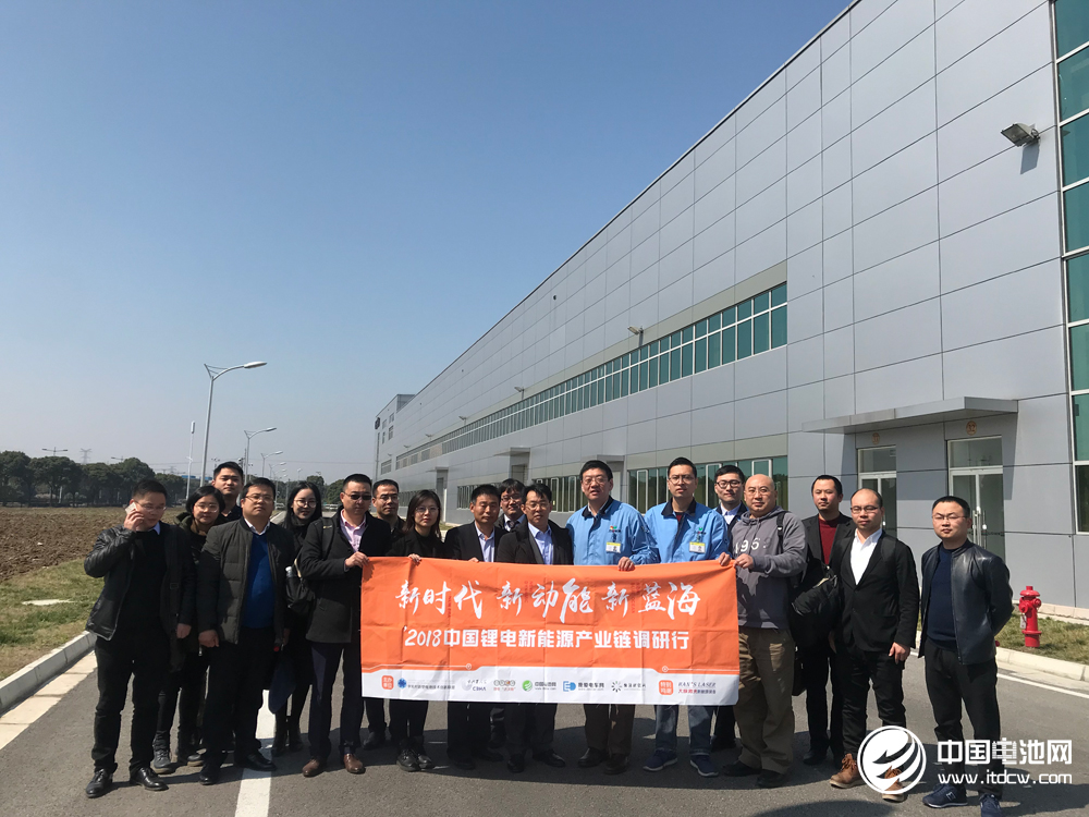 中國鋰電新能源產(chǎn)業(yè)鏈調(diào)研團(tuán)一行參觀蘇州力神 攝影/巒水