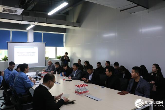 中國鋰電新能源產(chǎn)業(yè)鏈調(diào)研團(tuán)一行與蘇州力神相關(guān)領(lǐng)導(dǎo)交流、座談