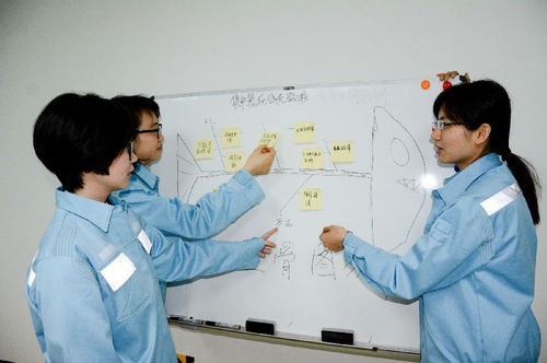 智能大電網(wǎng) 數(shù)據(jù)魔法師——記廣西電網(wǎng)梧州供電局計量自動化班的女員工們