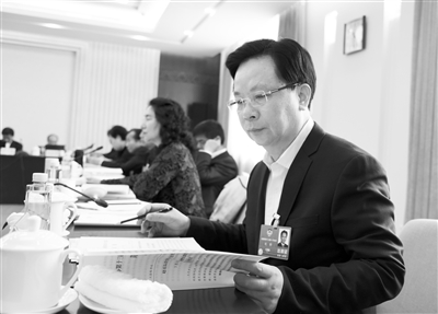 委員劉昕建議：重視發(fā)展環(huán)保型塑化劑