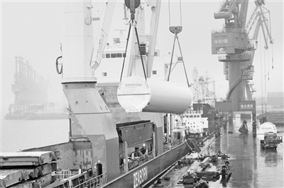 連云港市經(jīng)濟(jì)技術(shù)開發(fā)區(qū)風(fēng)電產(chǎn)業(yè)已形成了風(fēng)電主機(jī)、葉片、塔架等較為完整的產(chǎn)業(yè)鏈