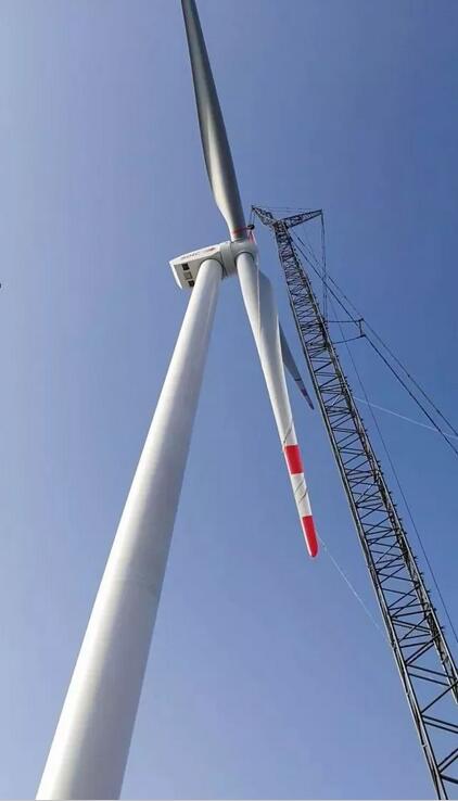 國投在桂第一個新能源項目首臺風(fēng)機(jī)樹立！