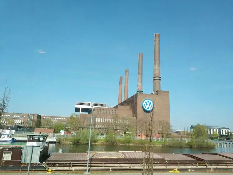 德國(guó)能源轉(zhuǎn)型：柏林至弗賴(lài)堡沿途光伏風(fēng)電