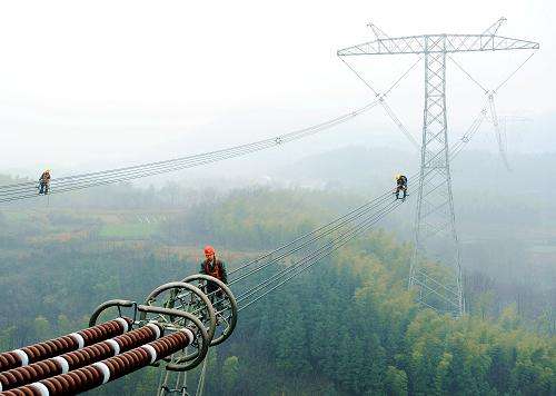 世界第一特高壓工程順利跨越長(zhǎng)江天塹