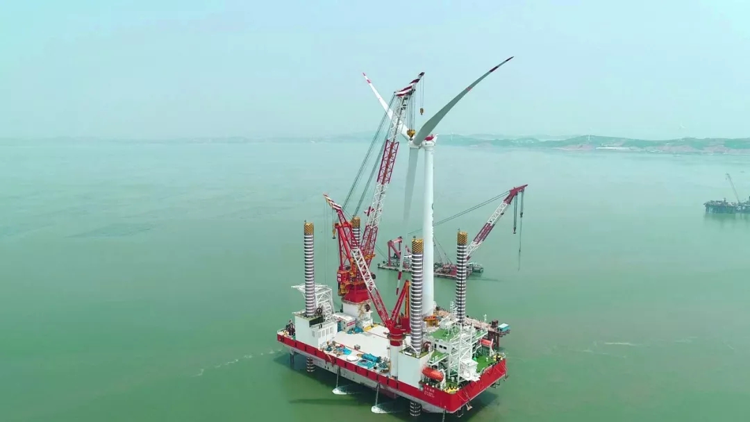 重磅！全球風(fēng)輪直徑最大抗臺風(fēng)型風(fēng)電機組成功吊裝！