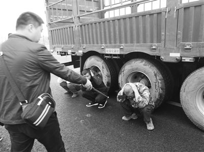 成都摧毀兩個(gè)非法經(jīng)營劣質(zhì)柴油犯罪團(tuán)伙