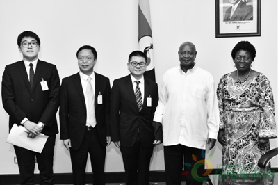 烏干達總統(tǒng)接見溫商張鵬飛 邀泰昌集團參與當(dāng)?shù)仉娏ㄔO(shè)