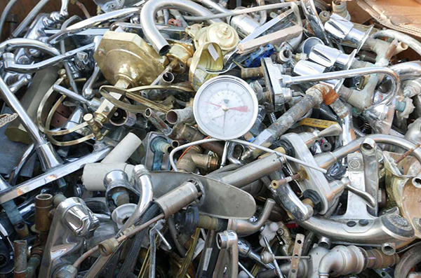 海關(guān)最大規(guī)模打擊“洋垃圾”，17地同時(shí)收網(wǎng)打掉團(tuán)伙39個(gè)