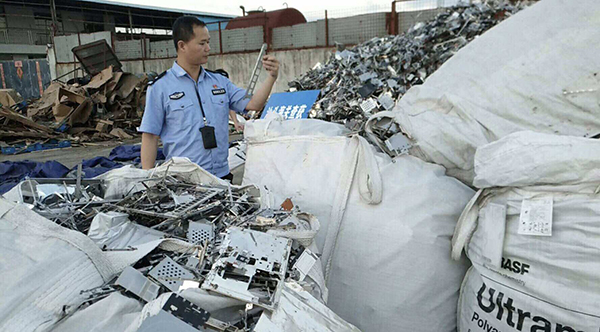 海關(guān)最大規(guī)模打擊“洋垃圾”，17地同時(shí)收網(wǎng)打掉團(tuán)伙39個(gè)