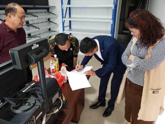 縣農(nóng)業(yè)局利用“互聯(lián)網(wǎng)+上門(mén)服務(wù)”, 實(shí)現(xiàn)農(nóng)藥經(jīng)營(yíng)許可零跑腿