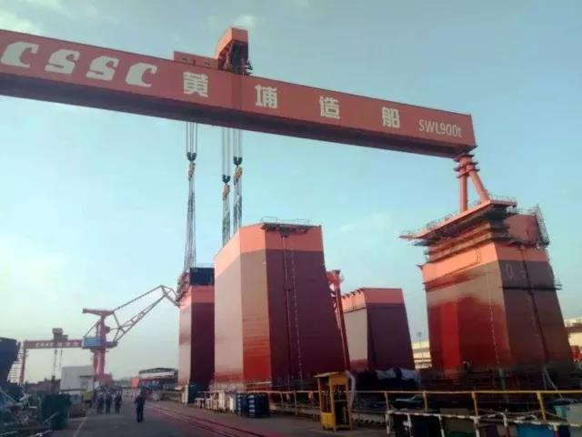 可抗16級(jí)臺(tái)風(fēng)、服務(wù)10MW海上風(fēng)機(jī)！全球首制深潛坐底多功能風(fēng)電工程船交付