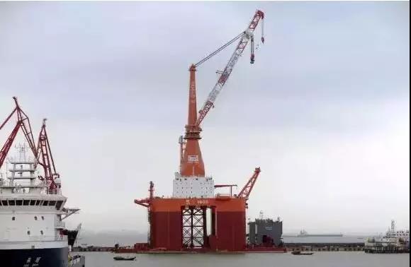 可抗16級(jí)臺(tái)風(fēng)、服務(wù)10MW海上風(fēng)機(jī)！全球首制深潛坐底多功能風(fēng)電工程船交付