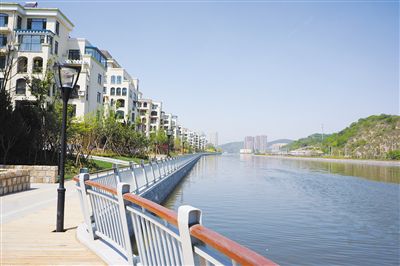 建設山體青蔥 水體清澈 空氣清新的美麗大連