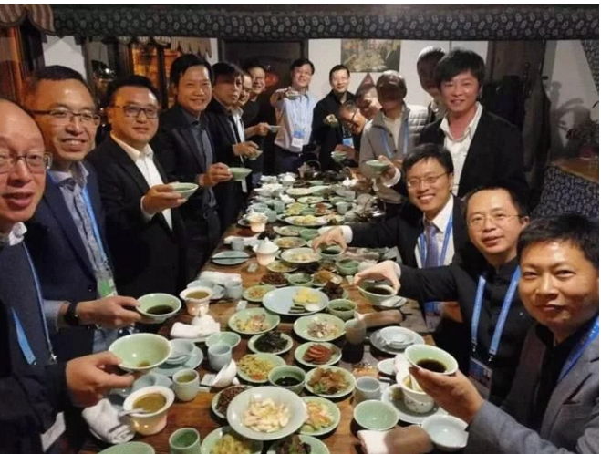 互聯(lián)網(wǎng)大佬的頂級(jí)飯局都吃啥？網(wǎng)友：看到了生態(tài)農(nóng)業(yè)的明天！