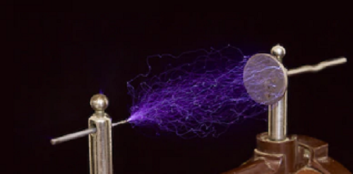 關(guān)于電動(dòng)汽車的謠言：真的會(huì)有輻射嗎？