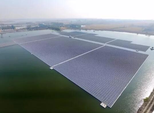 建在海上風(fēng)機之間的空閑海域 世界上第一個海上風(fēng)光電站指日可待！