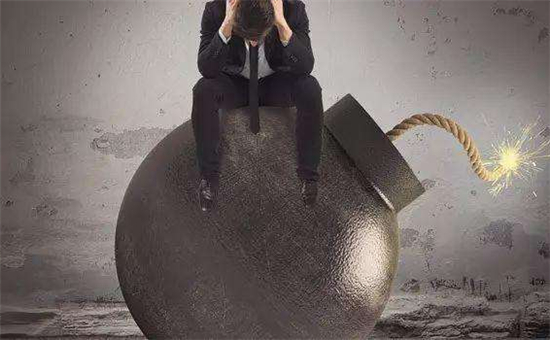 動(dòng)力電池站在國(guó)際競(jìng)爭(zhēng)的風(fēng)口上，但要 “站穩(wěn)”并不容易