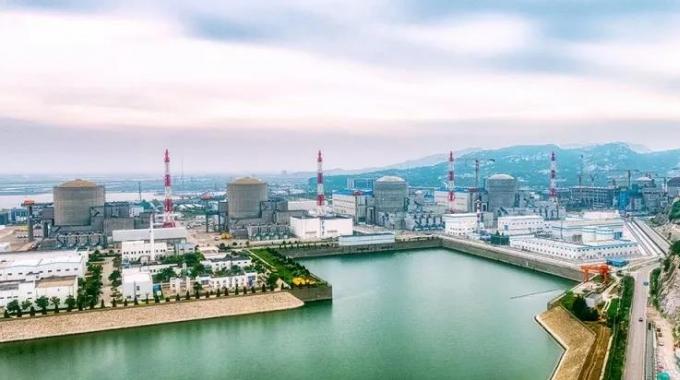 田灣4號機組自8月25日正式開始反應(yīng)堆首次裝料，全體人員始終堅持“安全第一、質(zhì)量第一”，嚴(yán)格遵守技術(shù)規(guī)格書和試驗程序要求，監(jiān)護操作，獨立驗證，采用在田灣4號機組主控室、換料機控制室和反應(yīng)堆大廳進行連續(xù)監(jiān)控的方式，先后進行了9個批次燃料吊籃的裝載與轉(zhuǎn)運，安全地將163組燃料組件和103束控制棒裝入堆芯指定位置。