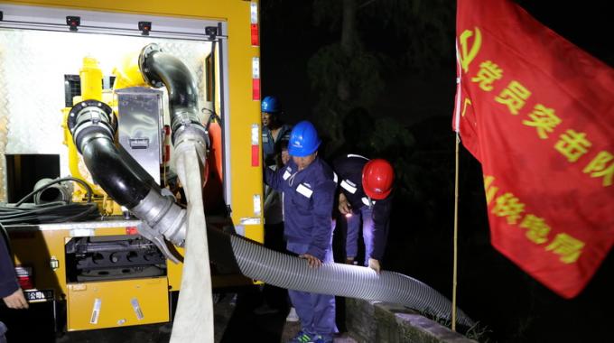 據(jù)了解，在實戰(zhàn)中應用應急排澇車進行搶修，屬廣東電網(wǎng)首次。