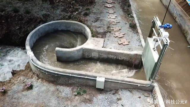 小型發(fā)電機(jī)，放到河里就有免費(fèi)的電，一天產(chǎn)的電夠60戶人家用