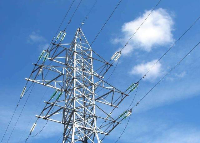 為什么高壓電線沒有絕緣外皮，雨天也不會出現電力故障呢？