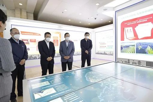 國網(wǎng)董事長辛保安與哈電集團(tuán)董事長曹志安會談